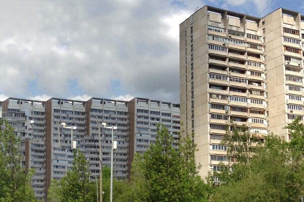 Обшивка лоджий и балконов сайдингом снаружи - фото 78