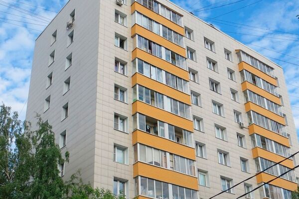 Обшивка лоджий и балконов сайдингом снаружи - фото 59